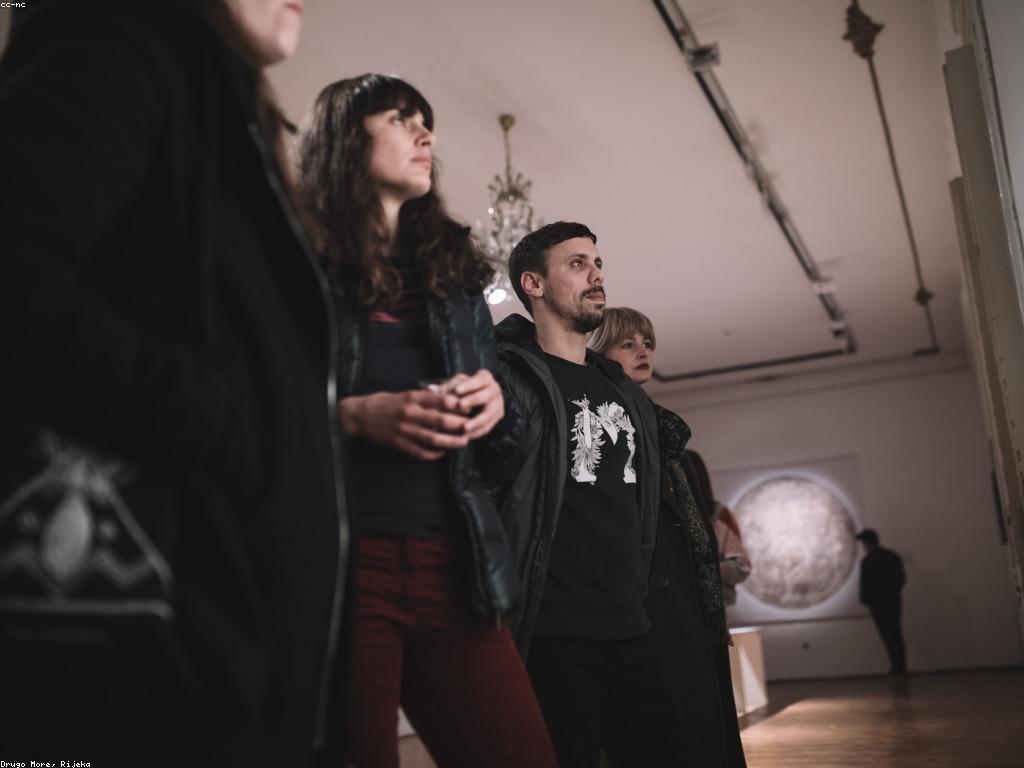 ការបង្ហាញវីដេអូស្រស់ស្រាយ
